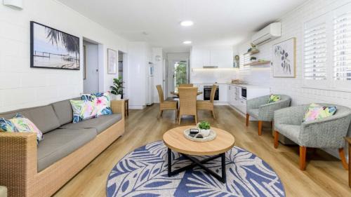 Bongaree Casa | Ground floor air conditioned, fabulous waterviews overlooking Pumicestone Passage