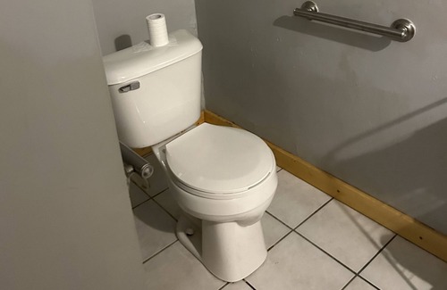 Bloomfield Apartamento | Ground floor and handicap accessible on the historic courthouse square.
