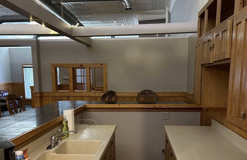 Bloomfield Apartamento | Ground floor and handicap accessible on the historic courthouse square.