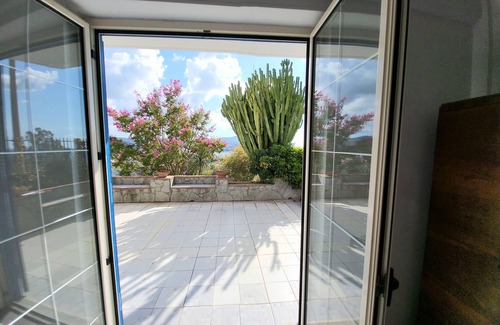 Agropoli Apartamento | APARTAMENTO CON JARDÍN Y PARKING A 10 MINUTOS EN COCHE DE LA PLAYA.