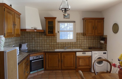 Piolenc Apartamento | Ground floor apartment 50m2 with terrace in intimate shady park, swimming pool 12x4 m