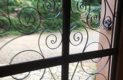 Piolenc Apartamento | Ground floor apartment 50m2 with terrace in intimate shady park, swimming pool 12x4 m