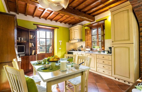 Pescaglia Apartamento | Ground floor apartment with covered patio