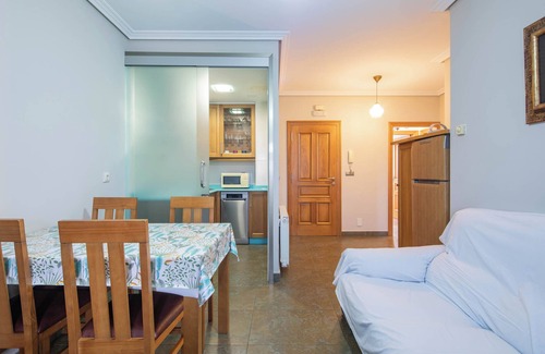 Cangas Apartamento | Bajo con piscina compartida, terraza privada y Wi-Fi