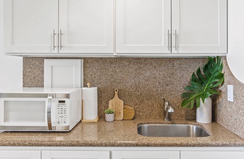 Waialee Condominio | Ground Floor Beach Condo Spectacular Views AC in Bedroom 30 day Minimum Rental