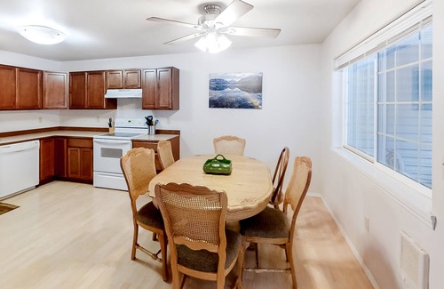 Joseph Casa | Ground-Floor Condo w/Washer/Dryer, Gas Grill, Fireplace, WiFi