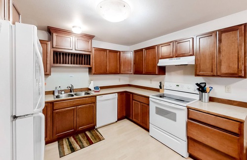 Joseph Casa | Ground-Floor Condo w/Washer/Dryer, Gas Grill, Fireplace, WiFi