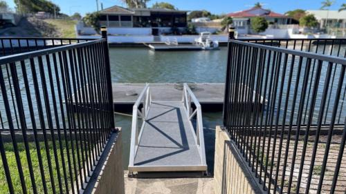 Bongaree Casa | Ground floor, family unit on the canal with free WIFI!