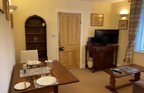 Shrewton Casa | Ground Floor Garden Cottage, near Stonehenge