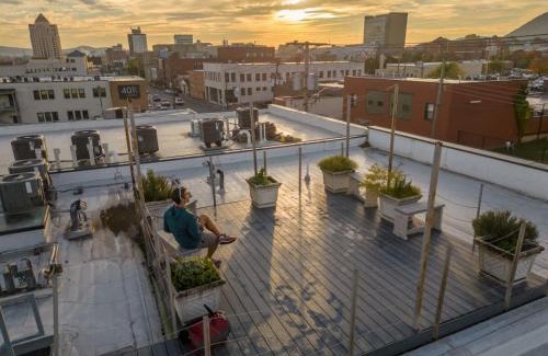 Roanoke Apartamento | Ground-floor gem walk to it all