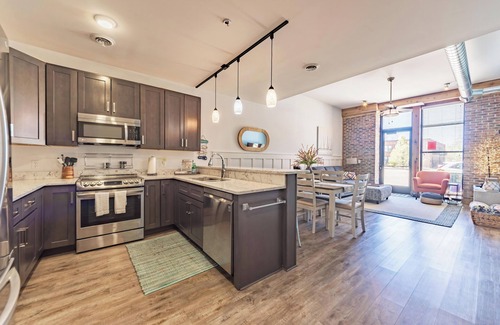 South Haven Condominio | Ground Floor Getaway- Year round indoor/outdoor pool close to town and beach!