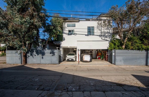 Venice Casa | Ground Floor In Venice Near The Beach 3 Bedroom Home by RedAwning
