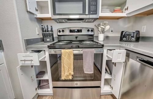 Clearfield Apartamento | Ground Floor King Beds Pool Gym - Near Hill AFB