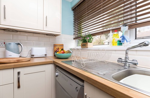 Horsham Apartamento | Ground floor maisonette with patio, close to town!