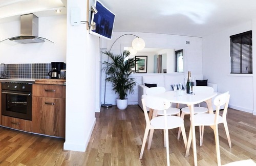 Les Sablettes Apartamento | Planta baja de villa situada en la arena a 10 m del mar, en la Costa Azul