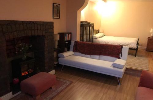 Uplands Apartamento | Ground Floor - view of Lighthouse, Garden and Parking