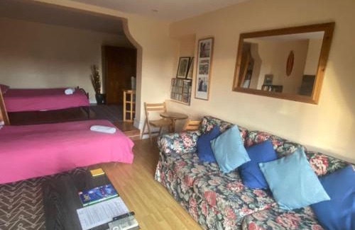 Uplands Apartamento | Ground Floor - view of Lighthouse, Garden and Parking