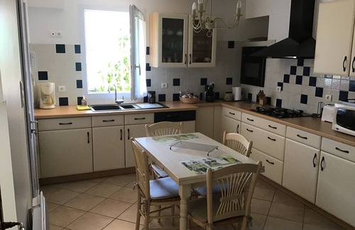 Bastelicaccia Casa | Ground floor villa BASTELICACCIA T2 or T3 (supplement)-Clim beautiful sea view