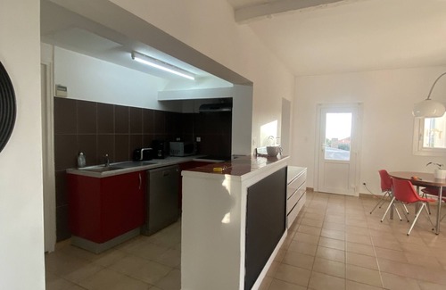 Pietrosella Apartamento | Ground-floor villa, 70 m2, 1 min from the beach, sea view, close to shops