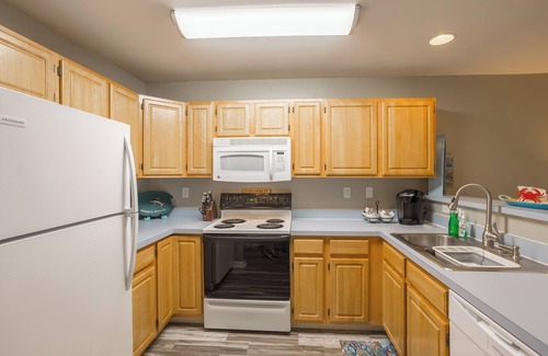 Rehoboth Beach Condominio | Hermoso y soleado primer piso de dos dormitorios, dos condominios de alquiler de baños pueden ser su oasis de vacaciones.