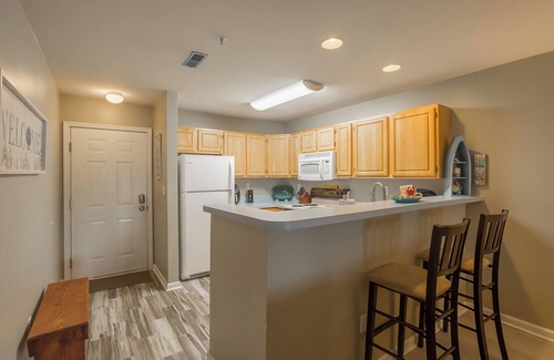 Rehoboth Beach Condominio | Hermoso y soleado primer piso de dos dormitorios, dos condominios de alquiler de baños pueden ser su oasis de vacaciones.