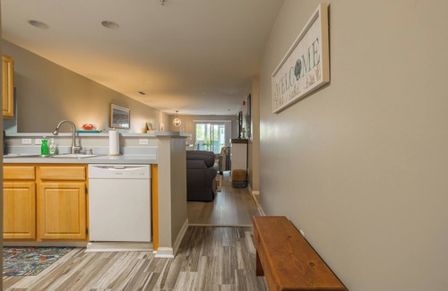 Rehoboth Beach Condominio | Hermoso y soleado primer piso de dos dormitorios, dos condominios de alquiler de baños pueden ser su oasis de vacaciones.