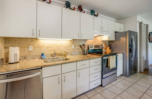 Queen Emmas Bluffs Condominio | Ground Level Condo Near the Pool!