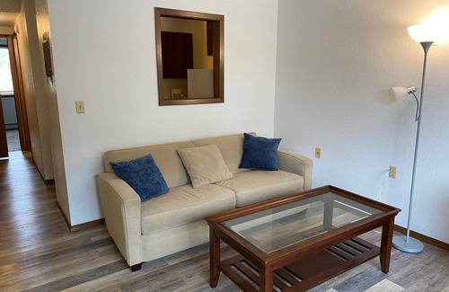 Blue Earth Apartamento | Ground level near parks and hospital