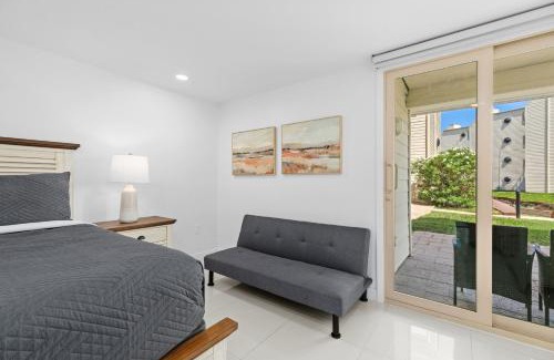 South Padre Island Casa | Ground Level Pet-Friendly Condo Seconds from Beach