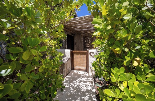 East End Apartamento | Ground‑Level Sunrise Oceanview Suite in BVI