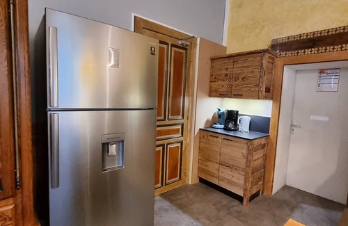 Ventron Casa | Alojamiento para grupos de 42 personas con 7 apartamentos individuales y jacuzzi.