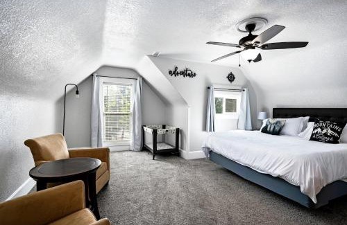 West Colfax Casa | Group-friendly House W Rooftop Patio & Backyard