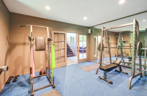 Newbury Casa | Group-Friendly Newbury Stunner Home Gym, Hot Tub!