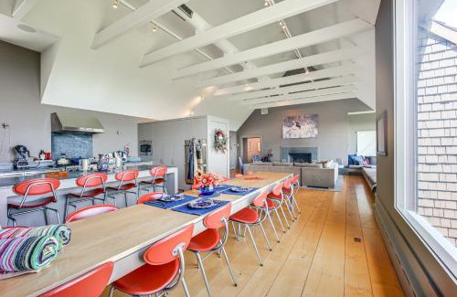 Newbury Casa | Group-Friendly Newbury Stunner Home Gym, Hot Tub!