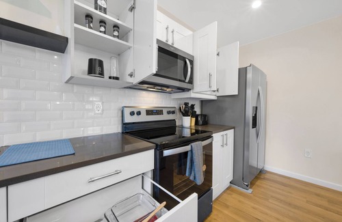 Maple Hill Casa | Group-Friendly Townhouse Stay – Sleeps up to 20
