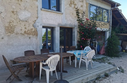 Faverges-de-la-Tour Casa | Group Gîte, Dormitory. Additional 70 m² Room