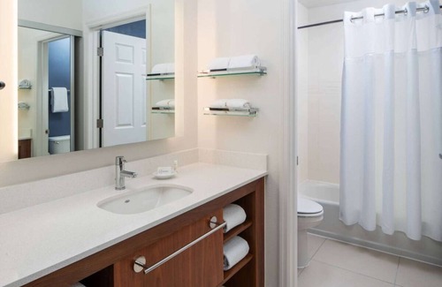 Arts/Warehouse District Hotel | Group Getaway! 2 Spacious Suites, Full Kitchen, Free Breakfast, Outdoor Pool!