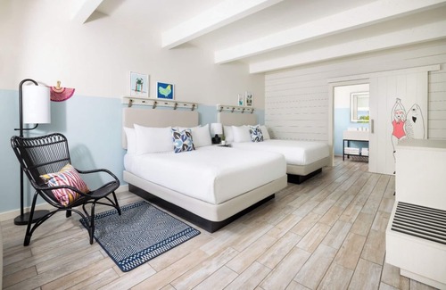 New Town Hotel | Group Getaway in 3 Ocean-View Rooms | Blue Flamingo Resort Key West with Pools
