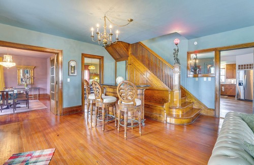 Mount Horeb Casa | Group Getaway: Luxe Farmhouse in Mt Horeb!