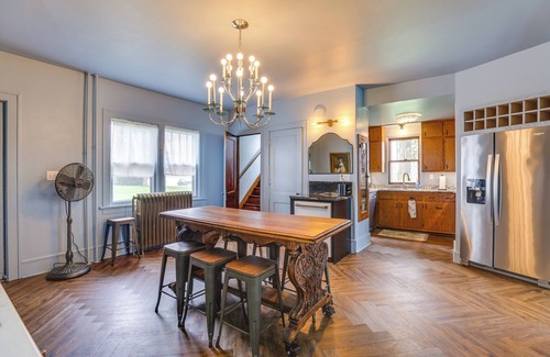 Mount Horeb Casa | Group Getaway: Luxe Farmhouse in Mt Horeb!