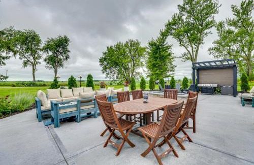 Mount Horeb Casa | Group Getaway Luxe Farmhouse in Mt Horeb!