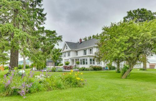 Mount Horeb Casa | Group Getaway Luxe Farmhouse in Mt Horeb!