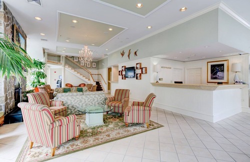 Northeast Virginia Beach Complejo | Group Getaway! Perfect for Large Groups! 4 Comfortable Studios, Parking, Fishing