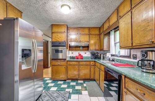 Stone Mountain Casa | Group Getaway: Spacious Home in Stone Mountain!
