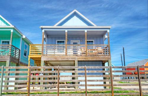 Flour Bluff Casa | Group Getaway w Pool, Boat Dock 2 Homes Laguna Village Retreat by AvantStay