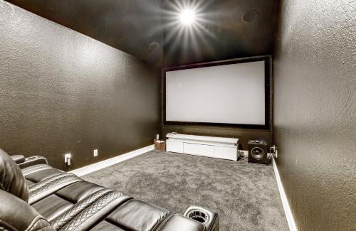 San Antonio Casa | Group Getaway with Home Theater in San Antonio!