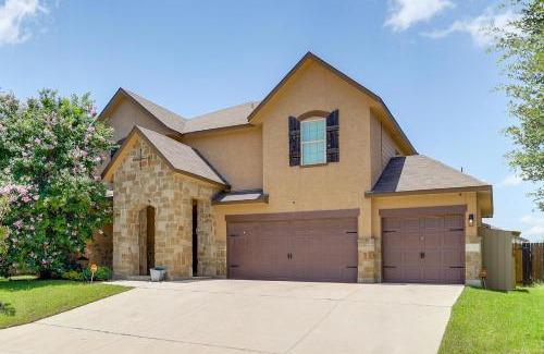 San Antonio Casa | Group Getaway with Home Theater in San Antonio!