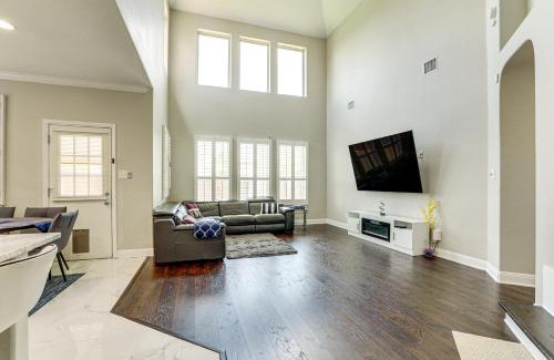 San Antonio Casa | Group Getaway with Home Theater in San Antonio!