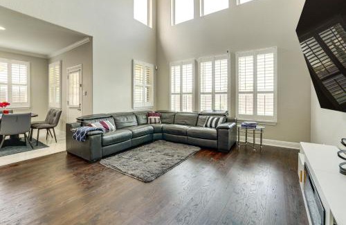 San Antonio Casa | Group Getaway with Home Theater in San Antonio!