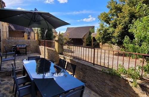 La Chapelle-Aubareil Casa | Group accommodation, swimming pool and tennis